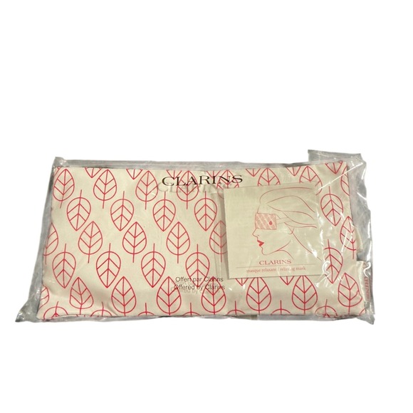 Clarins Accessories - Clarins Relaxing Sleep Mask Eye Mask Offered par Clarins NEW